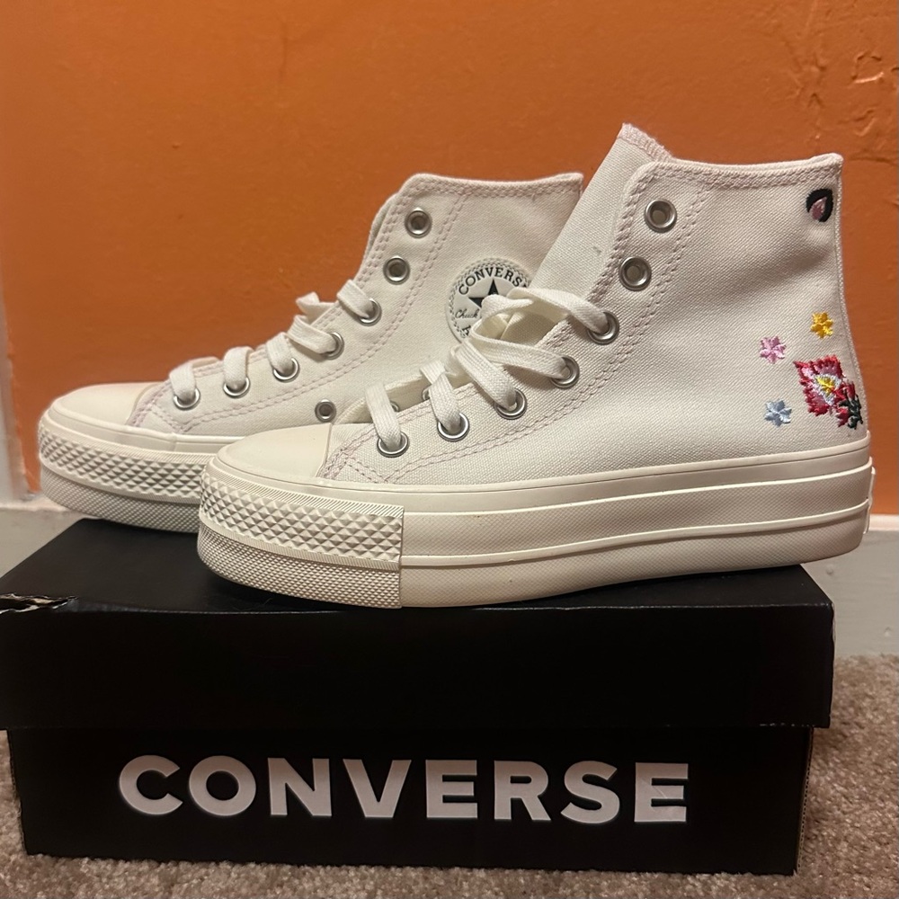 NEW IN BOX “Return to Festival” Platform Converse